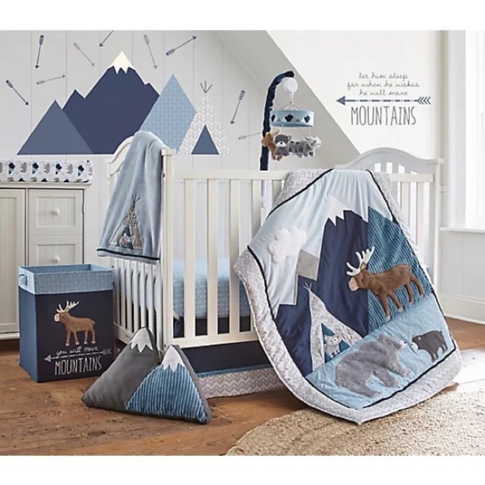 Levtex baby crib set 7 piece set. Like new